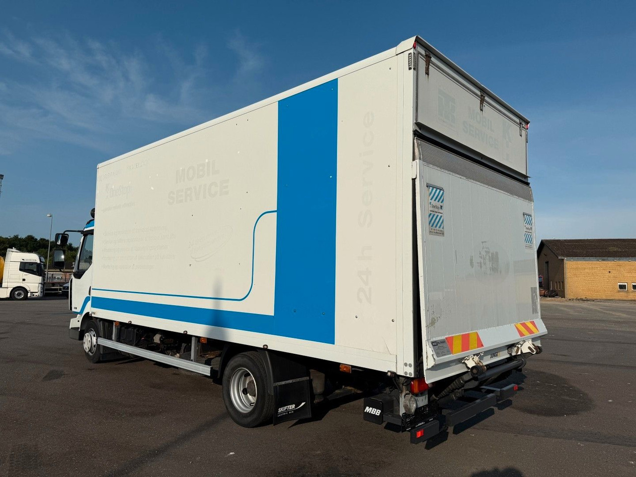 Renault Midlum 220 DXI 4x2 6.0 Box / Koffer - Box truck: picture 4 Renault Midlum 220 DXI 4x2 6.0 Box / Koffer - Box truck: picture 4