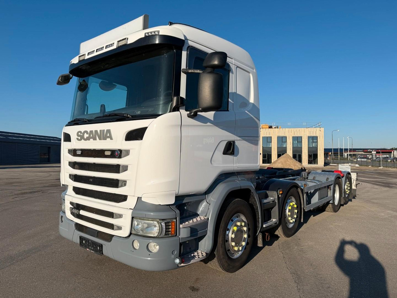 Scania R490 8x2*6 HNB ADR Chassis Euro 6 - Cab chassis truck: picture 1 Scania R490 8x2*6 HNB ADR Chassis Euro 6 - Cab chassis truck: picture 1