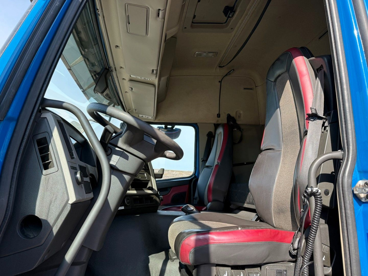 Volvo FM 410 4x2 Globetrotter Euro 6 - Tractor unit: picture 5 Volvo FM 410 4x2 Globetrotter Euro 6 - Tractor unit: picture 5