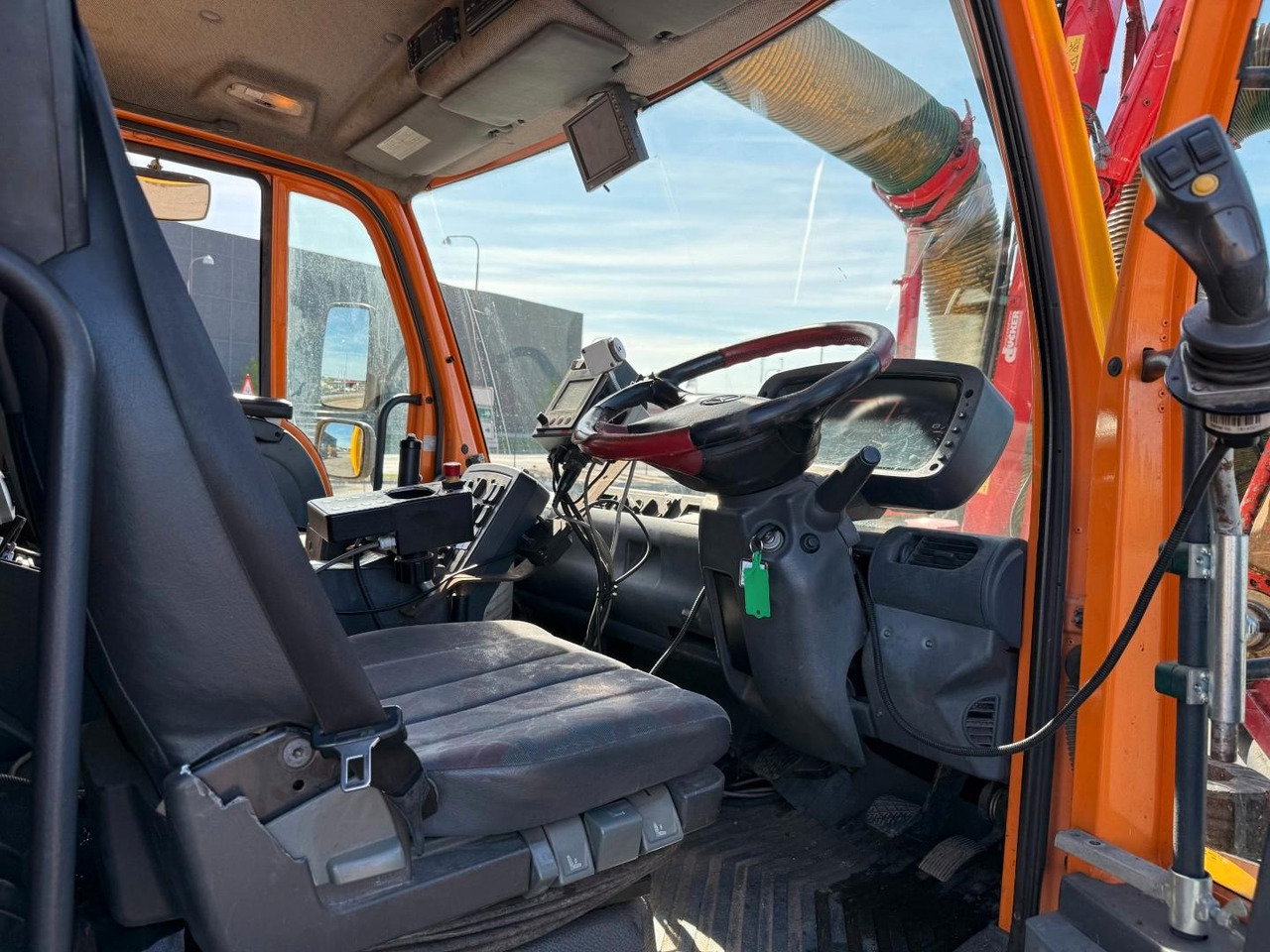 Unimog U500 4x4 / Dücker Kipper / Saug / Mäher MKT 15R - Tipper: picture 5 Unimog U500 4x4 / Dücker Kipper / Saug / Mäher MKT 15R - Tipper: picture 5