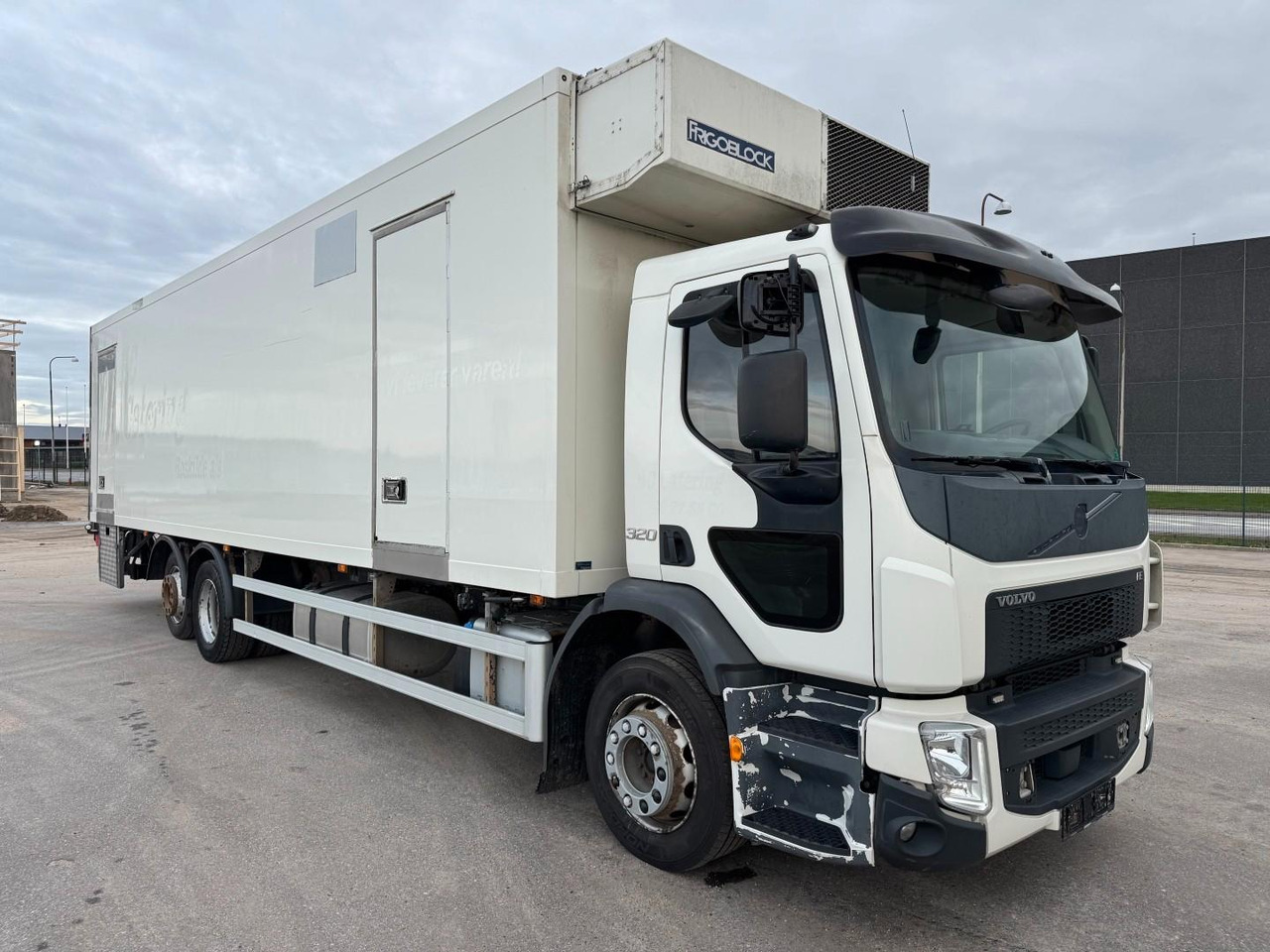 Volvo FE320 6x2*4 Frigoblock FK25SL 9.9 m Frigobox - Refrigerator truck: picture 2 Volvo FE320 6x2*4 Frigoblock FK25SL 9.9 m Frigobox - Refrigerator truck: picture 2