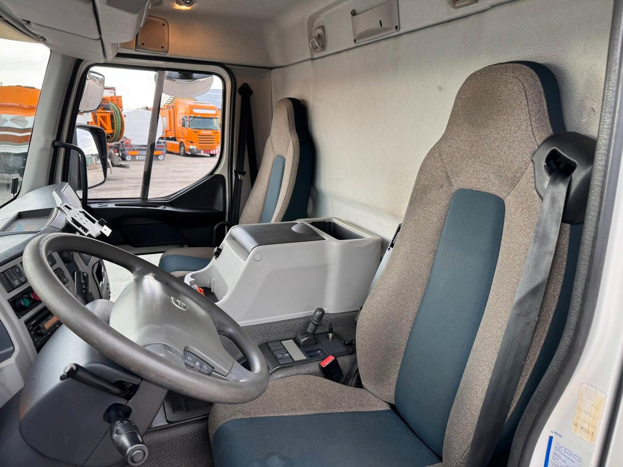 Volvo FE320 6x2*4 Frigoblock FK25SL 9.9 m Frigobox - Refrigerator truck: picture 5 Volvo FE320 6x2*4 Frigoblock FK25SL 9.9 m Frigobox - Refrigerator truck: picture 5