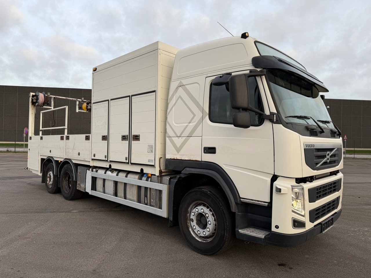 Volvo FM 410 6x2 Euro 5 - Dropside/ Flatbed truck: picture 2 Volvo FM 410 6x2 Euro 5 - Dropside/ Flatbed truck: picture 2