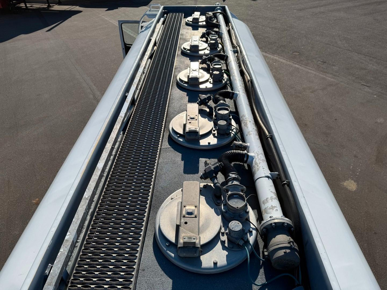 Volvo FM460 8x2*6 24.000 l. ADR Tank Volvo FM460 8x2*6 24.000 l. ADR Tanktruck - Tanker truck: picture 5 Volvo FM460 8x2*6 24.000 l. ADR Tank Volvo FM460 8x2*6 24.000 l. ADR Tanktruck - Tanker truck: picture 5