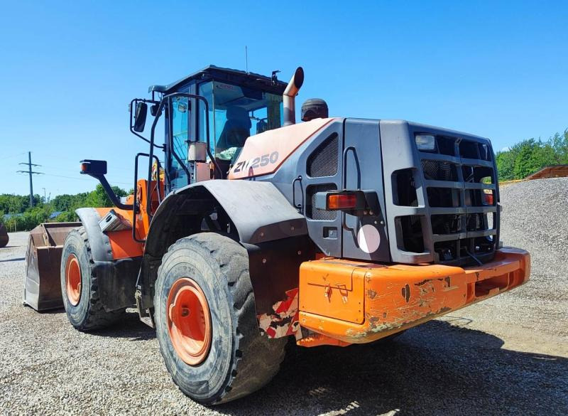 Hitachi ZW250-5B - Wheel loader: picture 1 Hitachi ZW250-5B - Wheel loader: picture 1