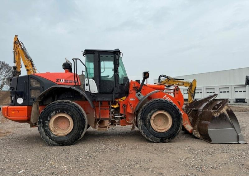 Hitachi ZW250-5B - Wheel loader: picture 4 Hitachi ZW250-5B - Wheel loader: picture 4