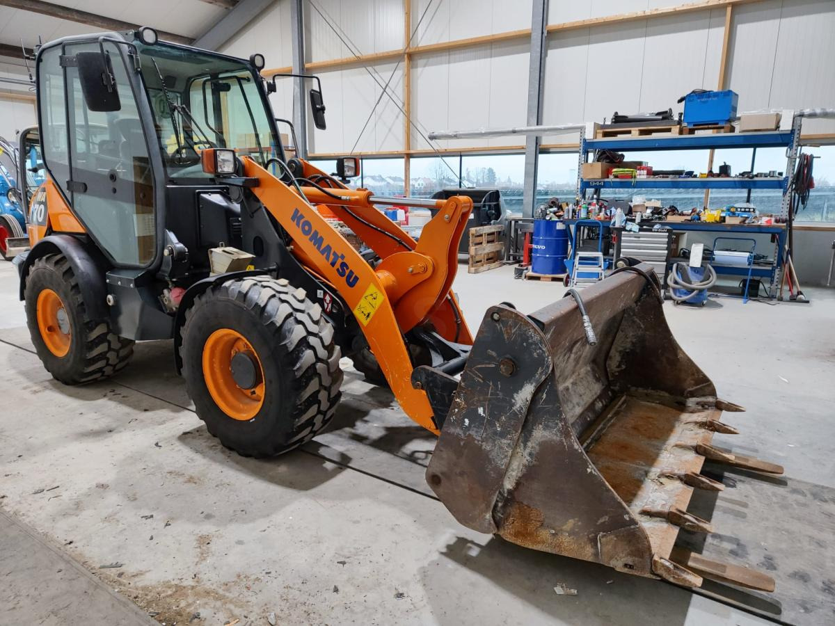 Komatsu WA70-7 - Wheel loader: picture 3 Komatsu WA70-7 - Wheel loader: picture 3