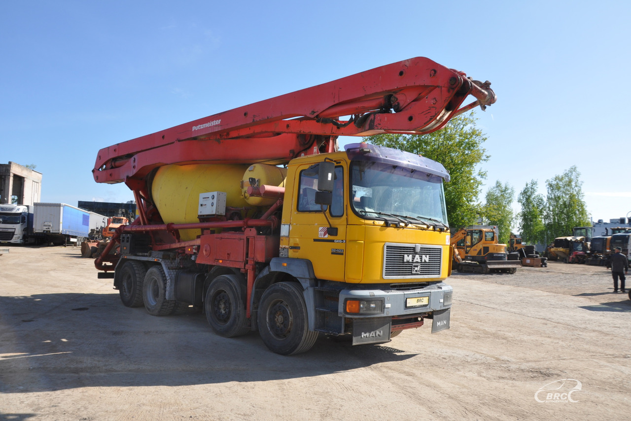 MAN 32.403 - Concrete mixer truck: picture 2 MAN 32.403 - Concrete mixer truck: picture 2