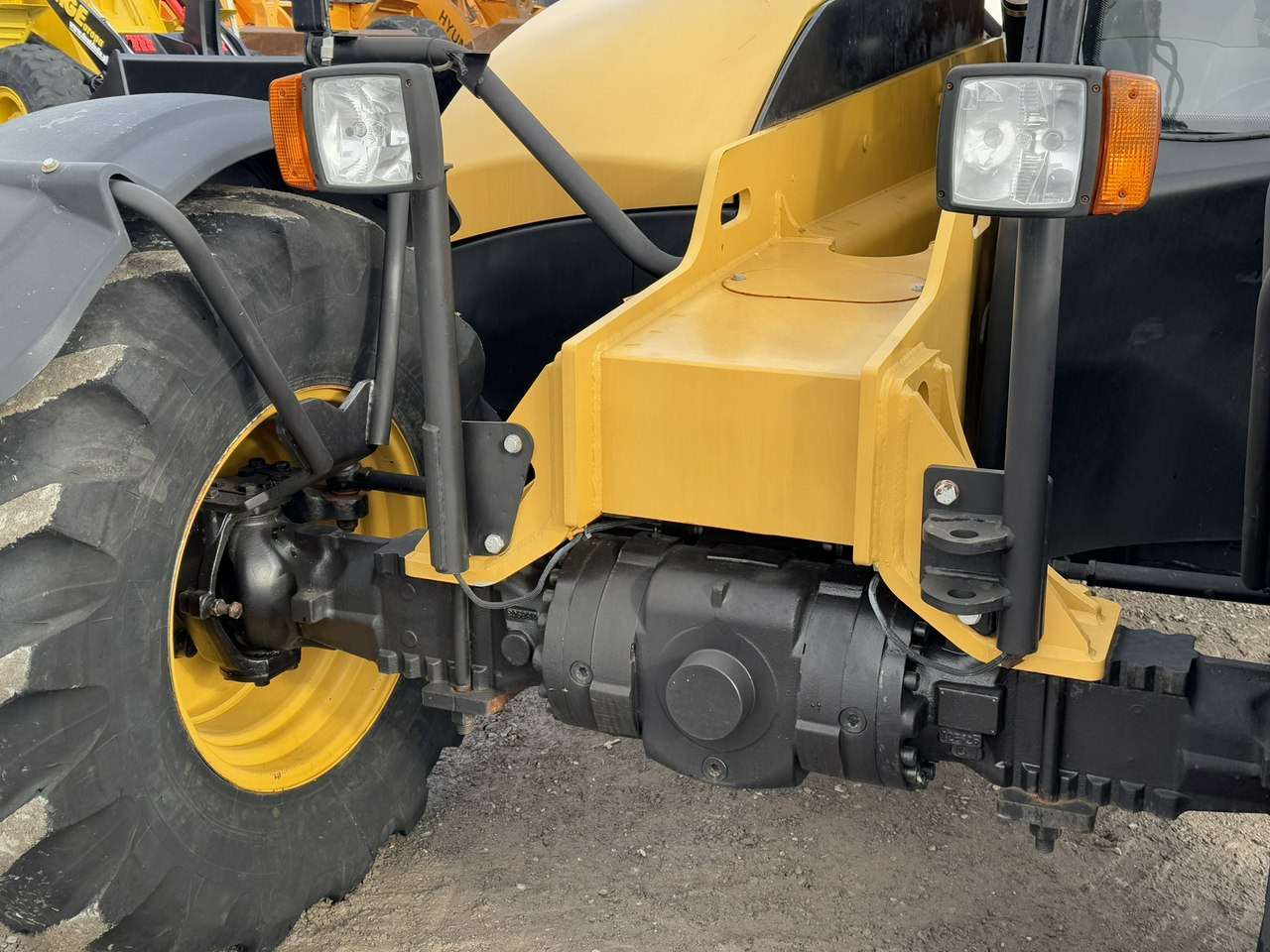 Caterpillar TH337C - Telescopic handler: picture 5 Caterpillar TH337C - Telescopic handler: picture 5