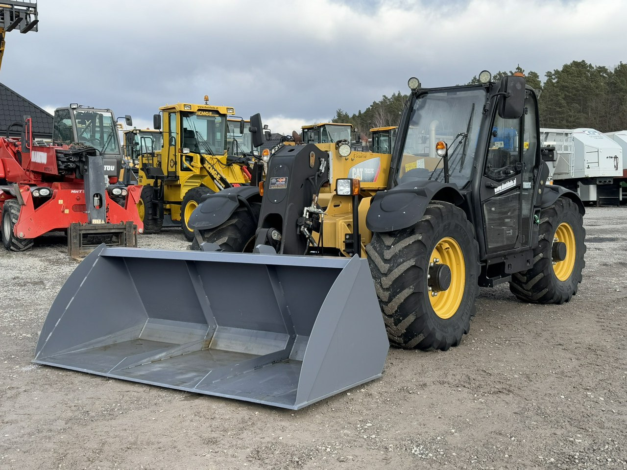 Caterpillar TH337C - Telescopic handler: picture 2 Caterpillar TH337C - Telescopic handler: picture 2