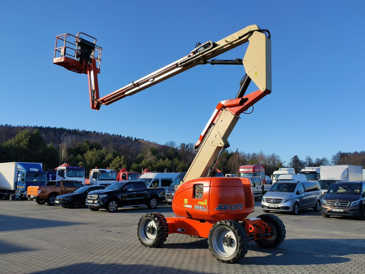 JLG 600AJ 4x4 PODNOŚNIK PRZEGUBOWY - Articulated boom: picture 3 JLG 600AJ 4x4 PODNOŚNIK PRZEGUBOWY - Articulated boom: picture 3