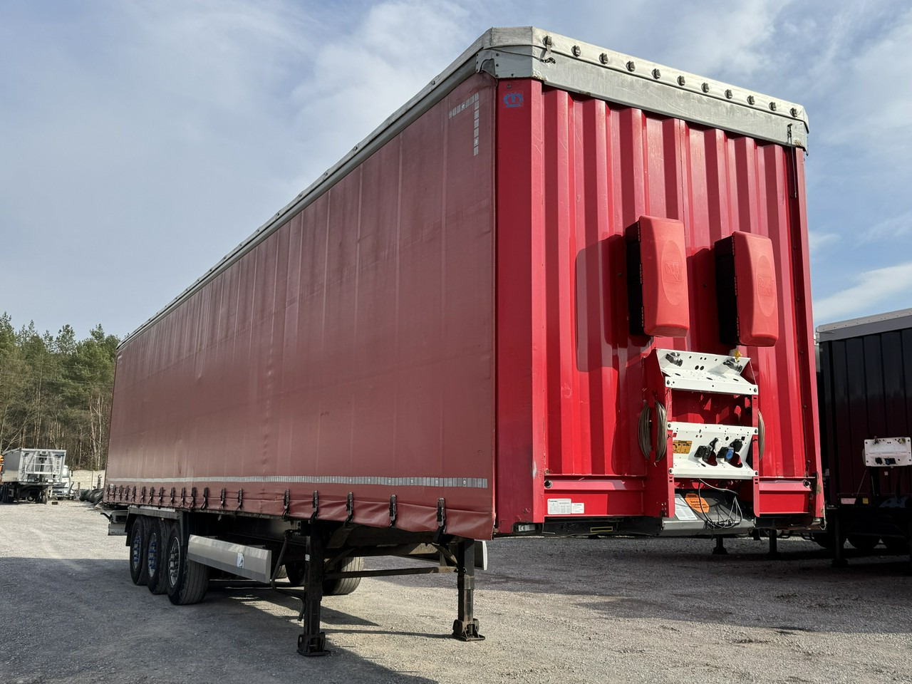 Krone Standard OŚ Podnoszona SAF - Curtainsider semi-trailer: picture 4 Krone Standard OŚ Podnoszona SAF - Curtainsider semi-trailer: picture 4