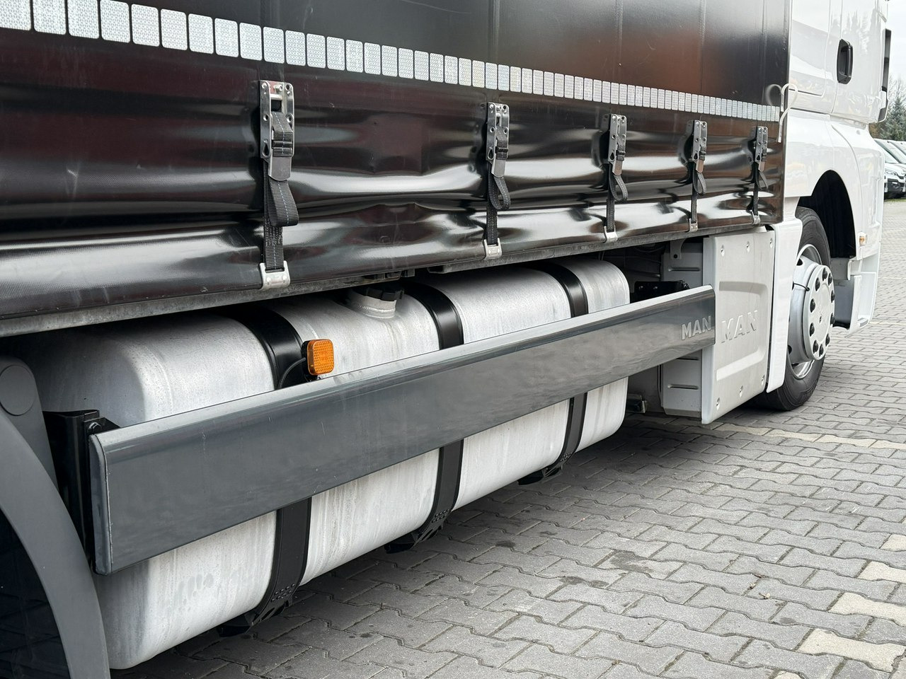 MAN TGX 24.440 6X2 E6 Przyczepa G.T.S PTT18S Tandem Zestaw 120 m3 - Curtain side truck: picture 2 MAN TGX 24.440 6X2 E6 Przyczepa G.T.S PTT18S Tandem Zestaw 120 m3 - Curtain side truck: picture 2