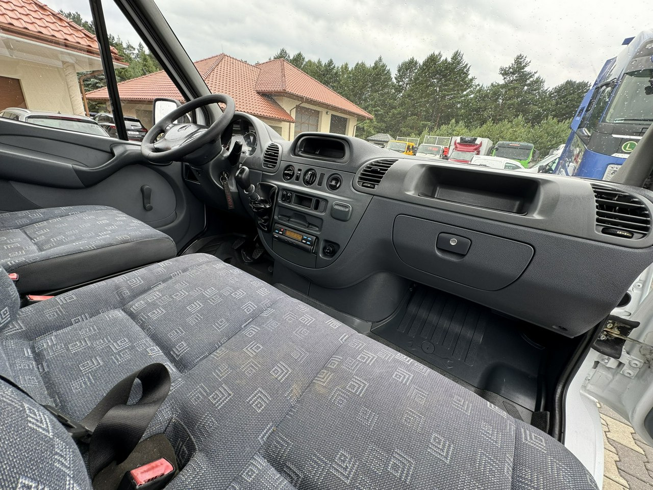 Cab chassis truck Mercedes Sprinter: picture 30