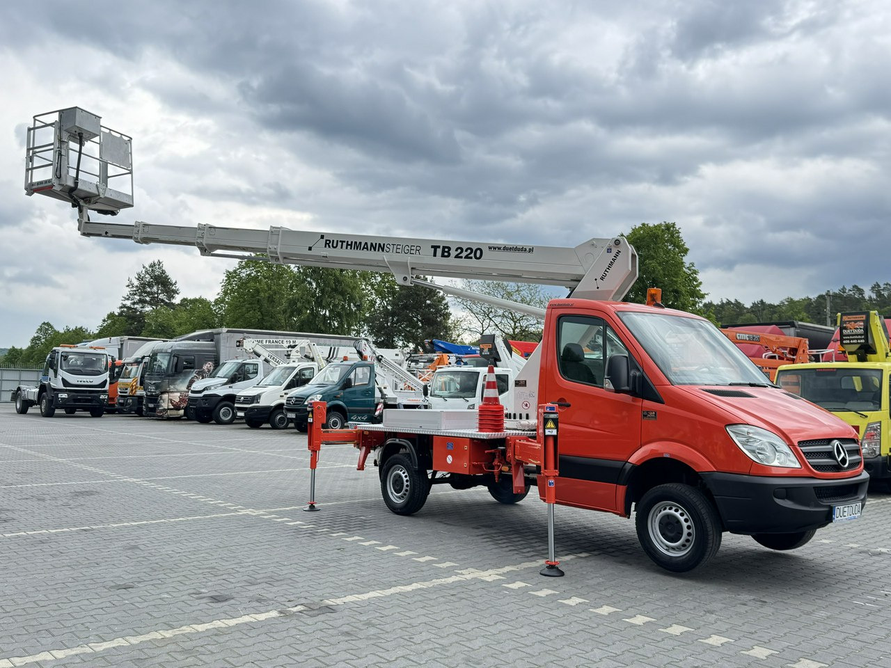 Mercedes Sprinter - Truck mounted aerial platform: picture 1 Mercedes Sprinter - Truck mounted aerial platform: picture 1