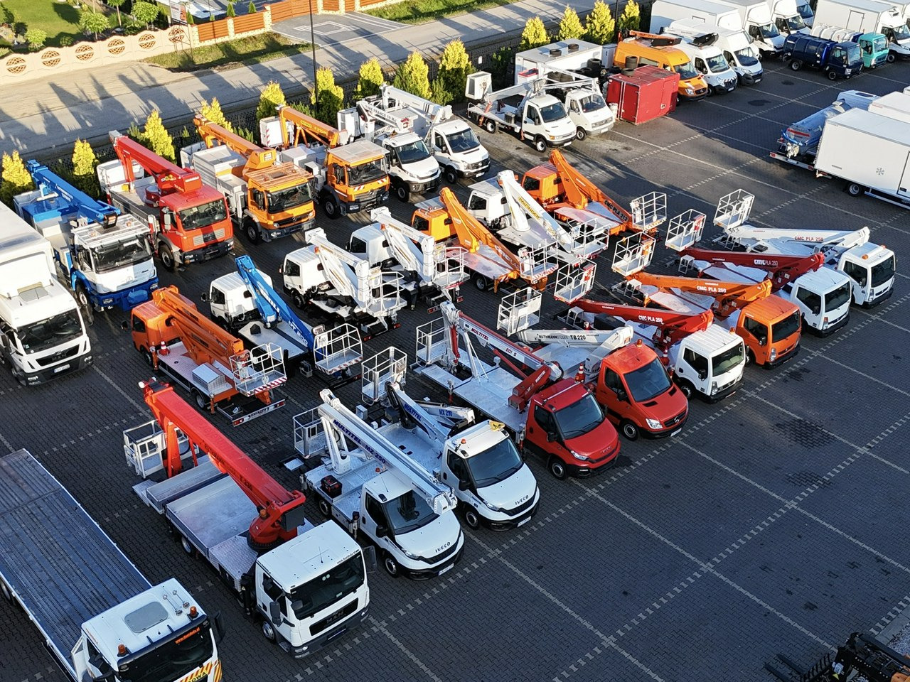 Mercedes Sprinter Zwyżka Podnośnik Koszowy VERSALIFT VTX-240 UDT - Truck mounted aerial platform: picture 3 Mercedes Sprinter Zwyżka Podnośnik Koszowy VERSALIFT VTX-240 UDT - Truck mounted aerial platform: picture 3