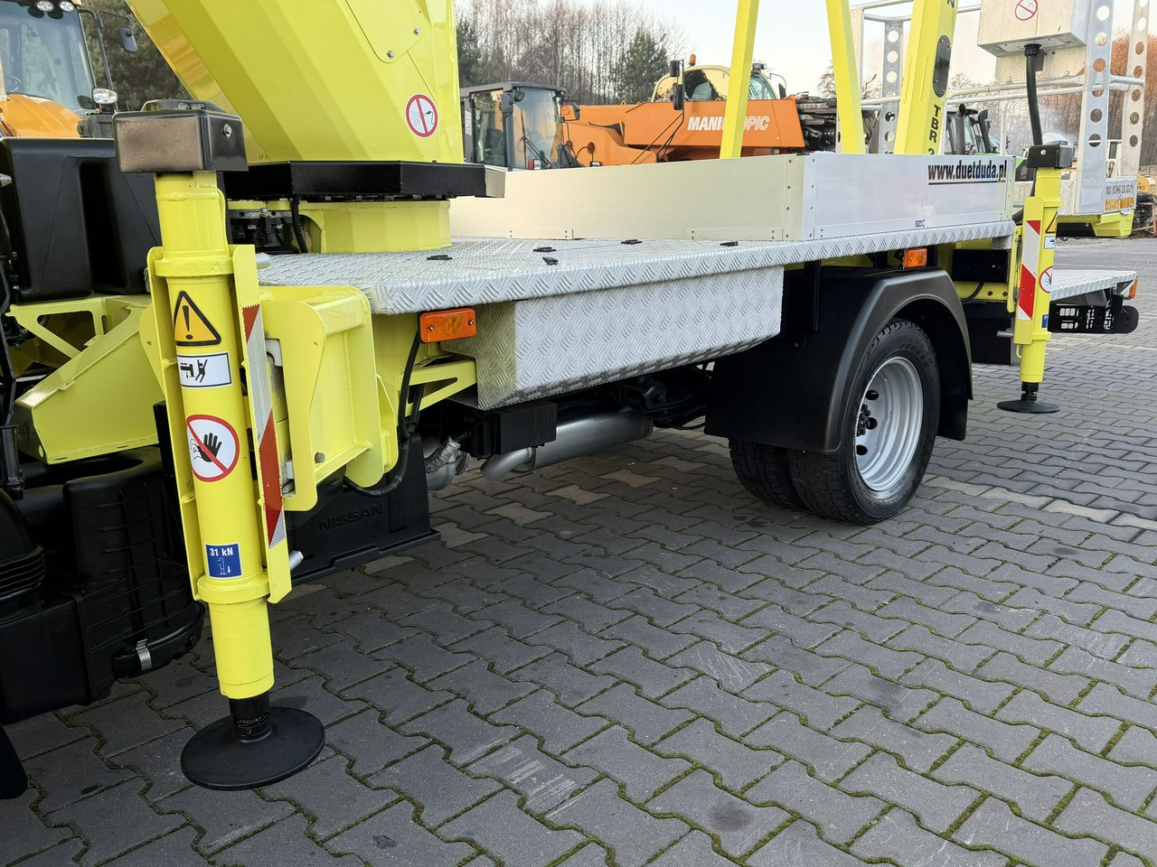 Nissan Cabstar - Truck mounted aerial platform: picture 4 Nissan Cabstar - Truck mounted aerial platform: picture 4