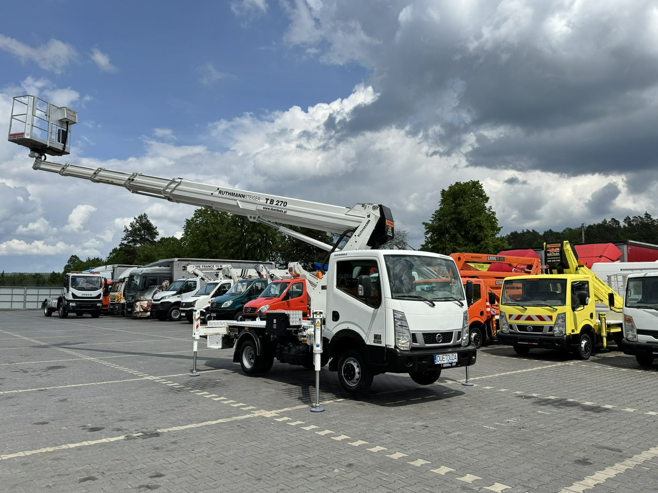Nissan Cabstar - Truck mounted aerial platform: picture 4 Nissan Cabstar - Truck mounted aerial platform: picture 4