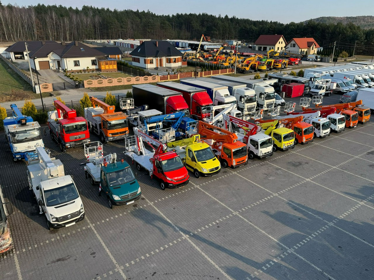 Nissan Cabstar - Truck mounted aerial platform: picture 3 Nissan Cabstar - Truck mounted aerial platform: picture 3