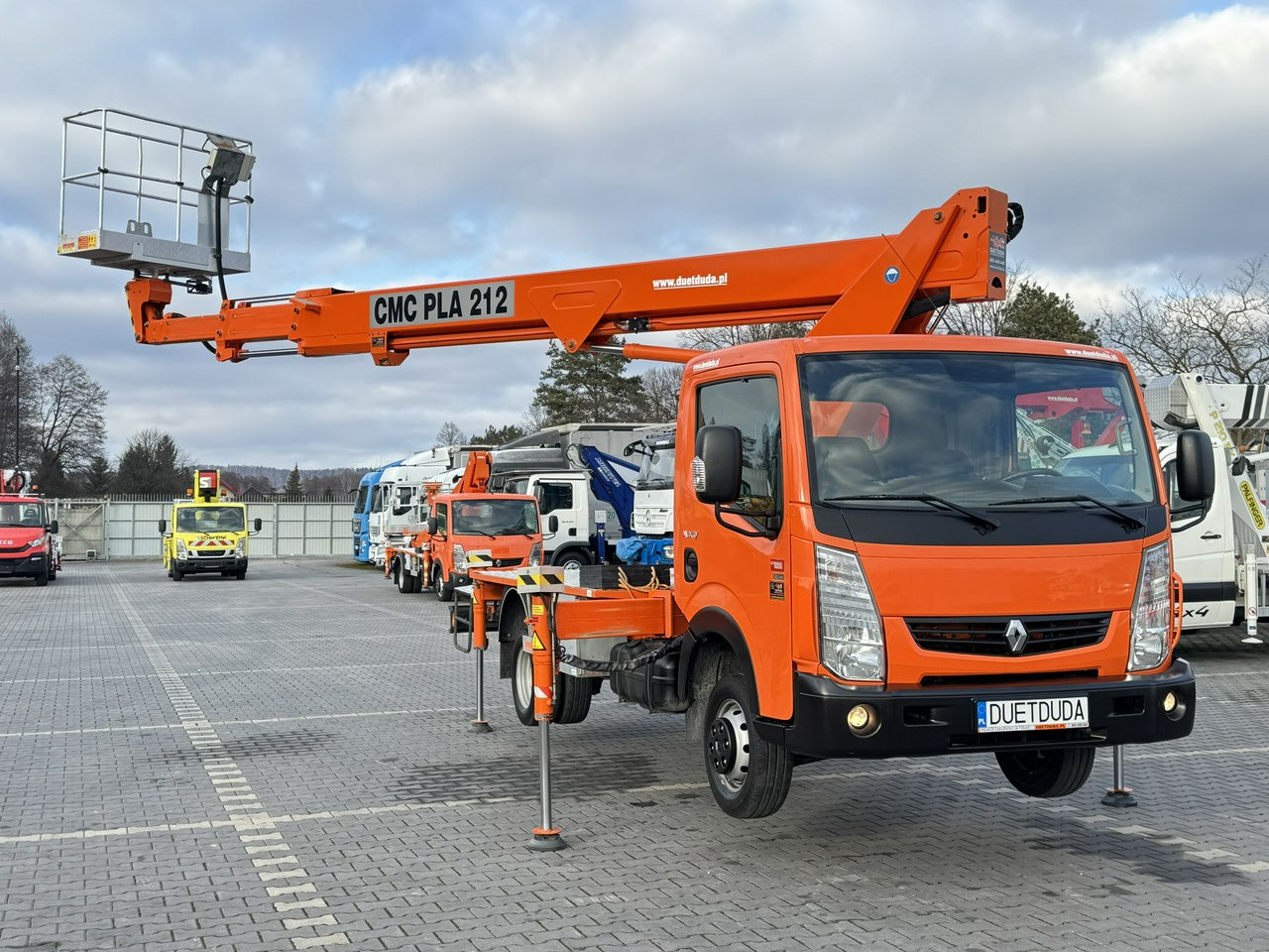 Renault Maxity - Truck mounted aerial platform: picture 3 Renault Maxity - Truck mounted aerial platform: picture 3