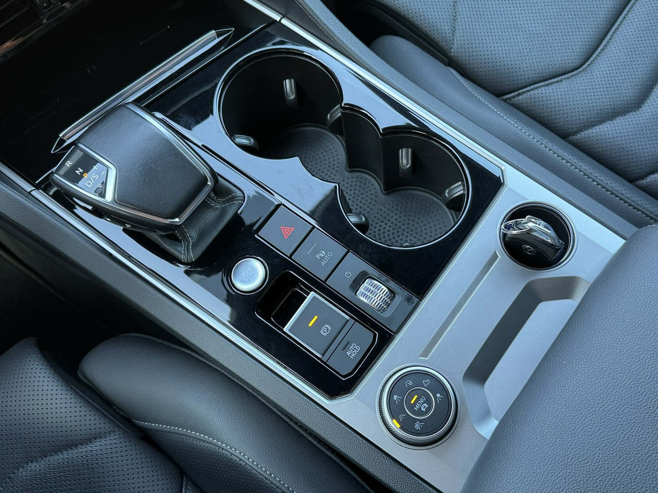 SUV Volkswagen Touareg: picture 40
