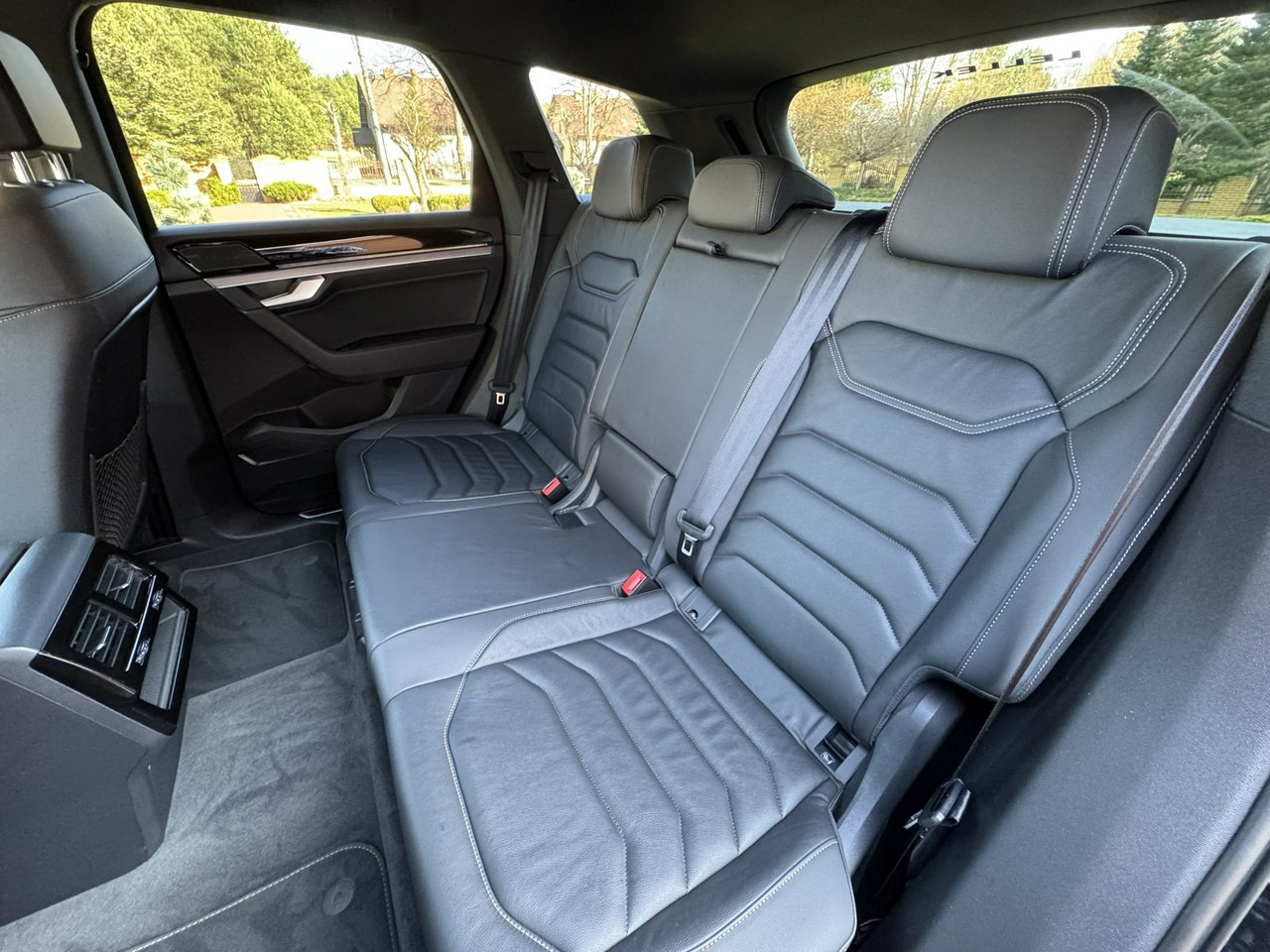 SUV Volkswagen Touareg: picture 45