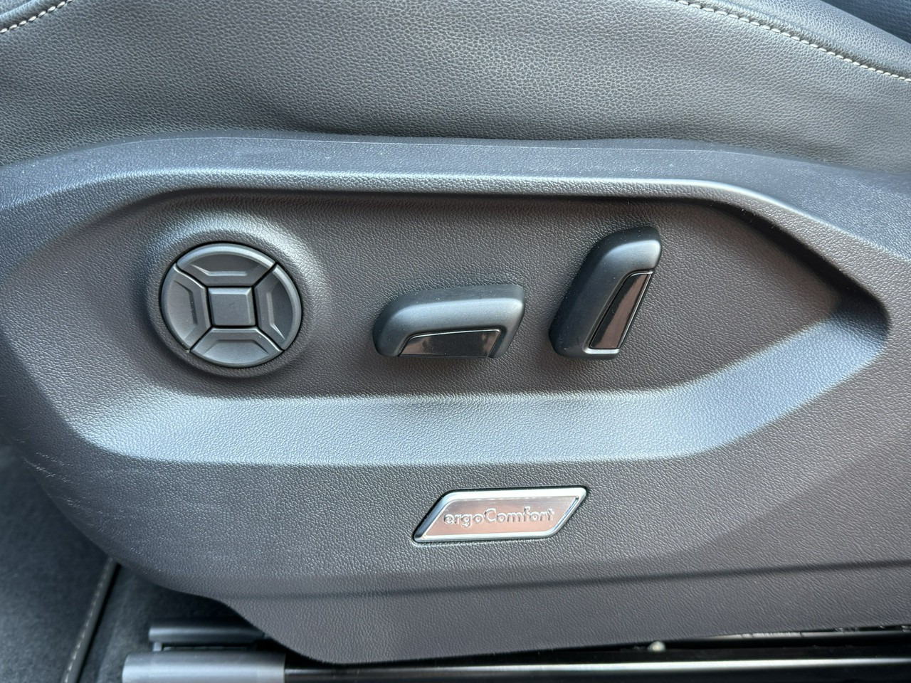 SUV Volkswagen Touareg: picture 24