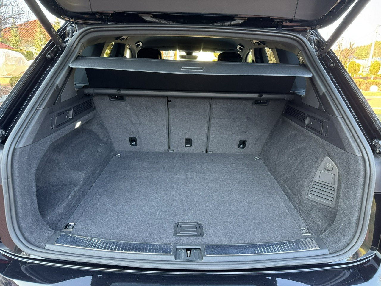 SUV Volkswagen Touareg: picture 46