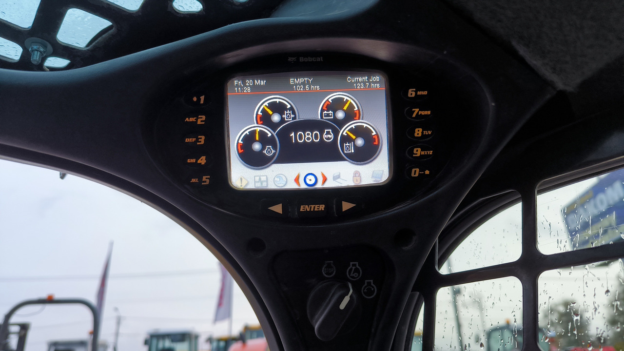 Skid steer loader BOBCAT S450: picture 11