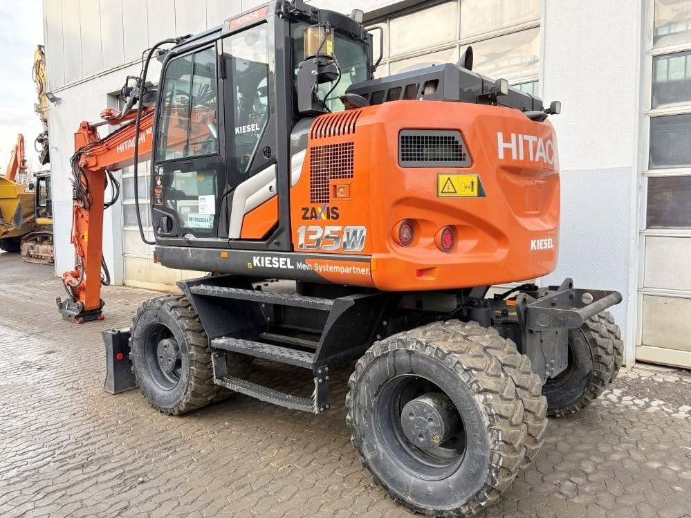 Hitachi ZX 135 W-7 - Wheel excavator: picture 3 Hitachi ZX 135 W-7 - Wheel excavator: picture 3