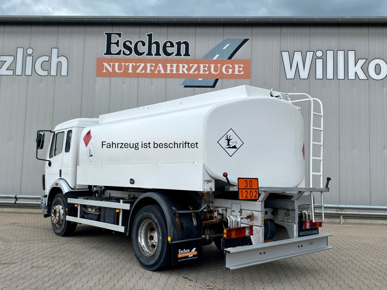 Mercedes-Benz 1820 SK | Speier A3*2x Kammern*13.700ltr*Navi - Tanker truck: picture 3 Mercedes-Benz 1820 SK | Speier A3*2x Kammern*13.700ltr*Navi - Tanker truck: picture 3