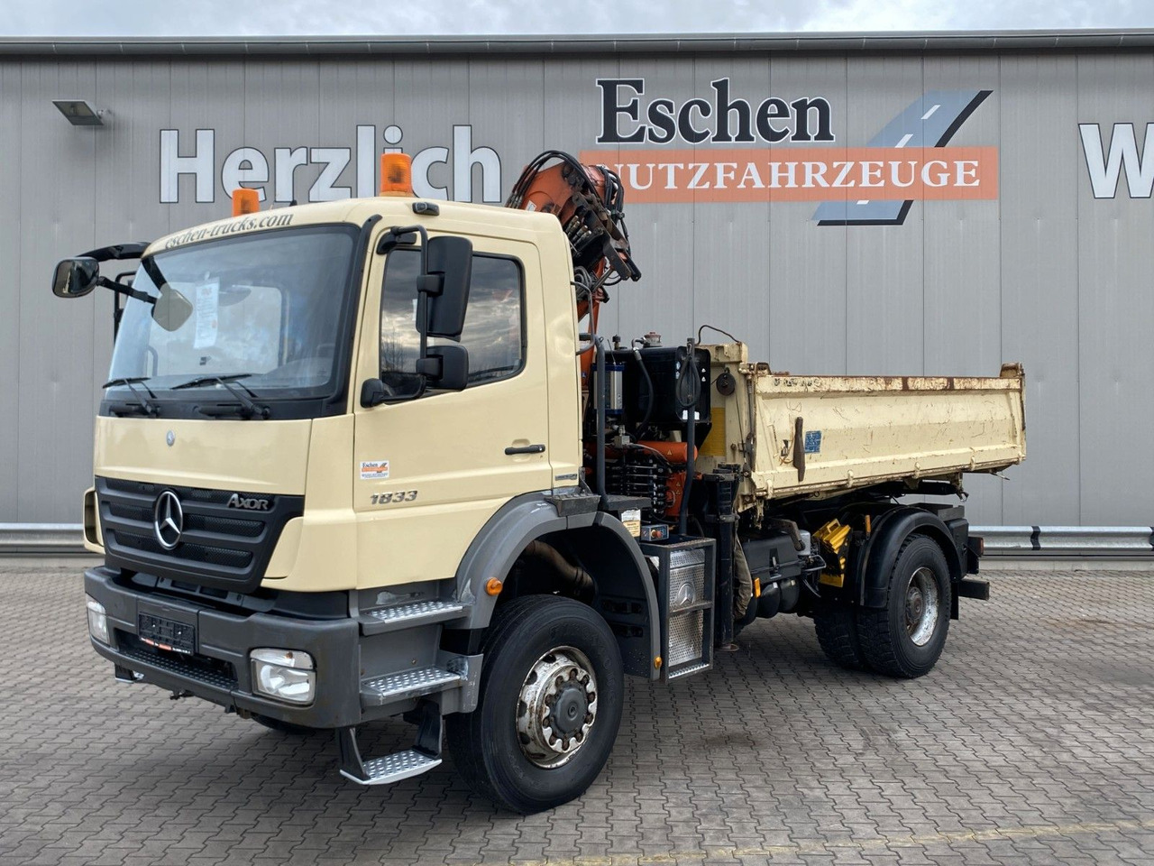 Mercedes-Benz 1833 4x4 Axor | Atlas 105.2-A2*Funk*AHK*3 Sitze - Tipper, Crane truck: picture 2 Mercedes-Benz 1833 4x4 Axor | Atlas 105.2-A2*Funk*AHK*3 Sitze - Tipper, Crane truck: picture 2