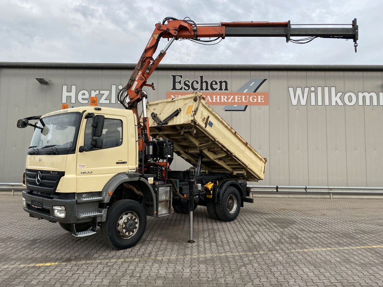Mercedes-Benz 1833 4x4 Axor | Atlas 105.2-A2*Funk*AHK*3 Sitze - Tipper, Crane truck: picture 1 Mercedes-Benz 1833 4x4 Axor | Atlas 105.2-A2*Funk*AHK*3 Sitze - Tipper, Crane truck: picture 1