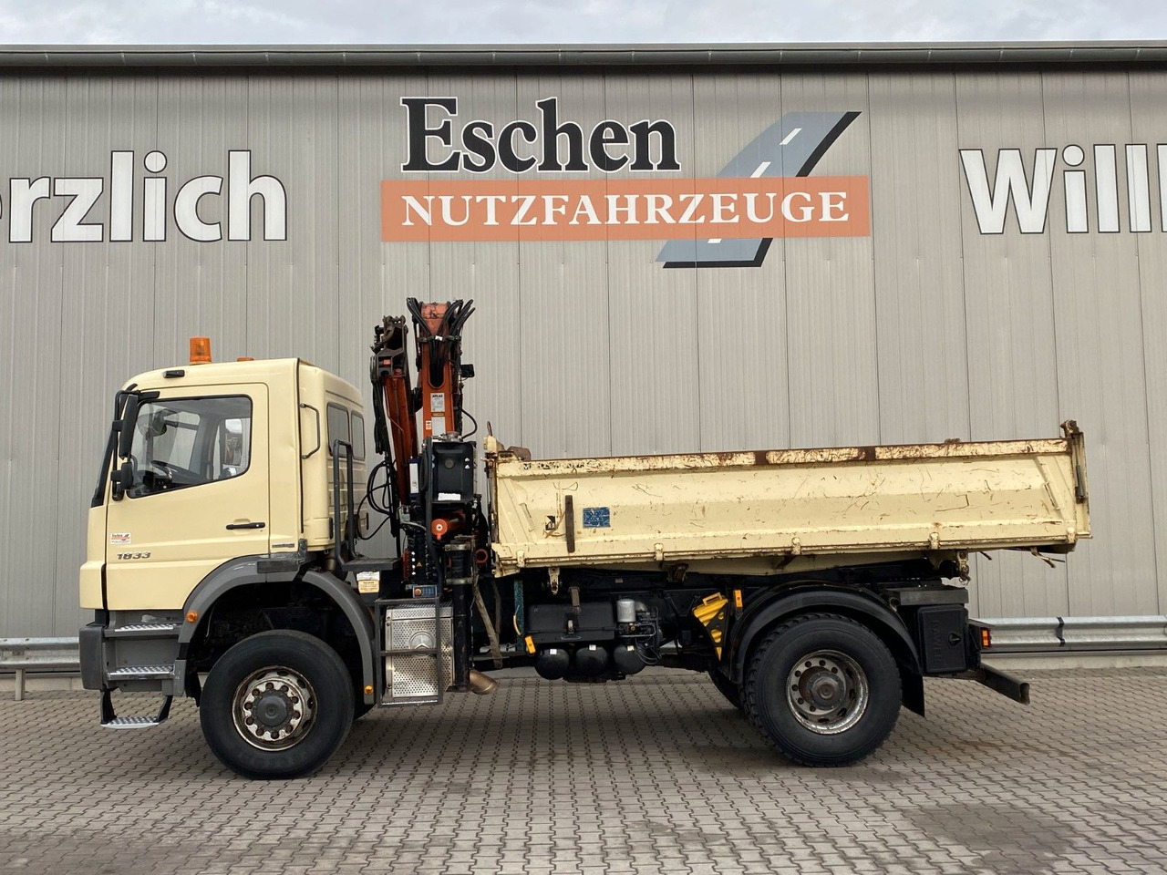 Mercedes-Benz 1833 4x4 Axor | Atlas 105.2-A2*Funk*AHK*3 Sitze - Tipper, Crane truck: picture 3 Mercedes-Benz 1833 4x4 Axor | Atlas 105.2-A2*Funk*AHK*3 Sitze - Tipper, Crane truck: picture 3