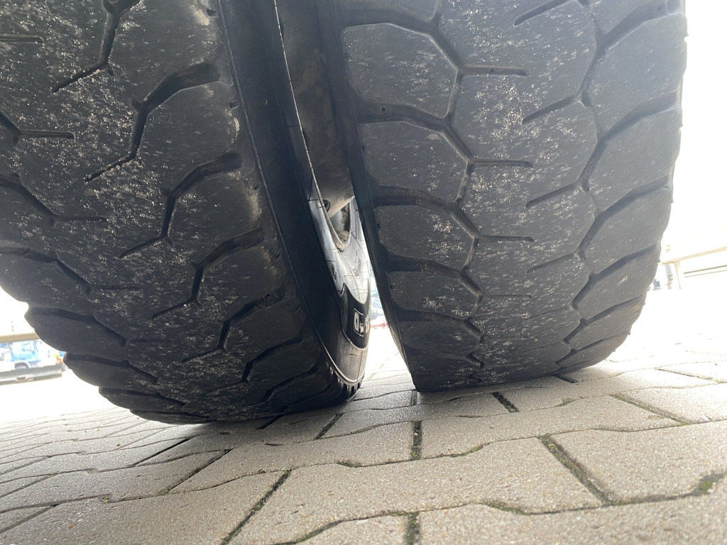 Tipper Mercedes-Benz 3345 6x6 Arocs: picture 13