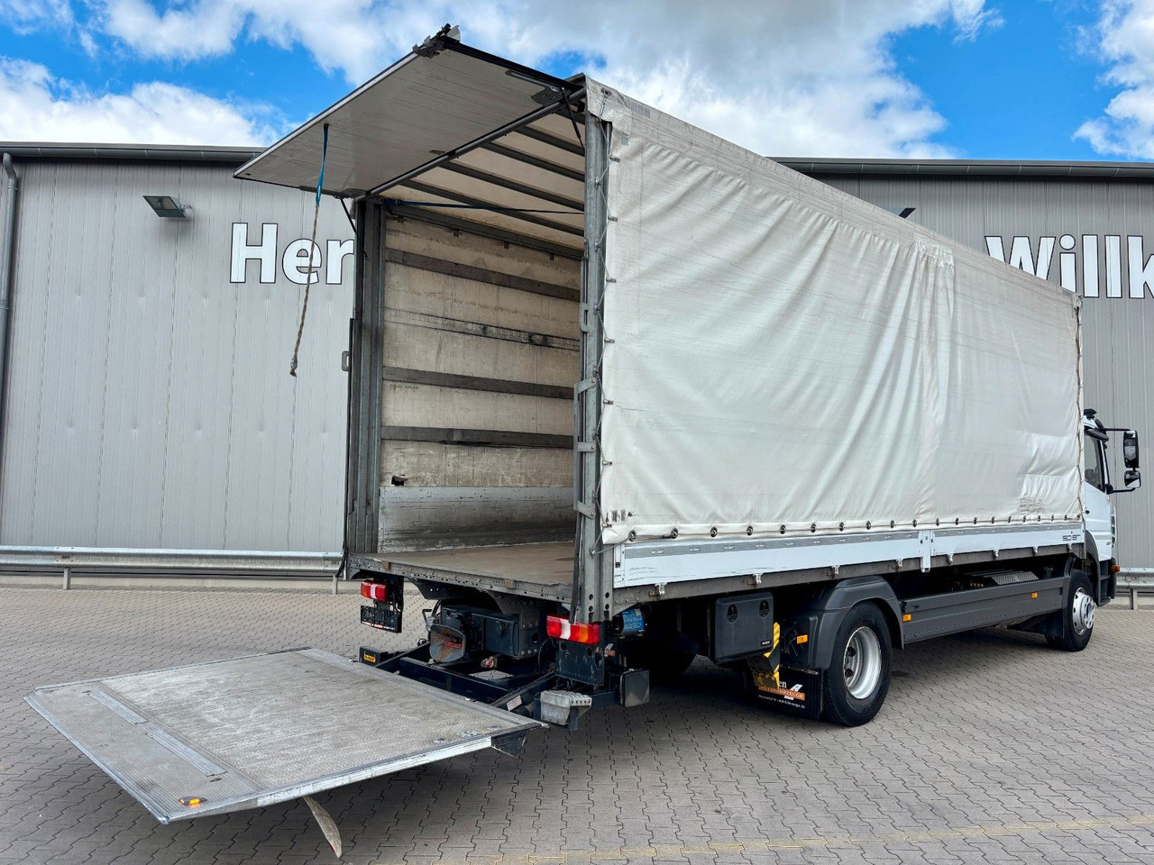 Mercedes-Benz Atego 1624 I 2,66m Höhe*Pritsche*Plane*LBW*AHK - Curtain side truck: picture 5 Mercedes-Benz Atego 1624 I 2,66m Höhe*Pritsche*Plane*LBW*AHK - Curtain side truck: picture 5