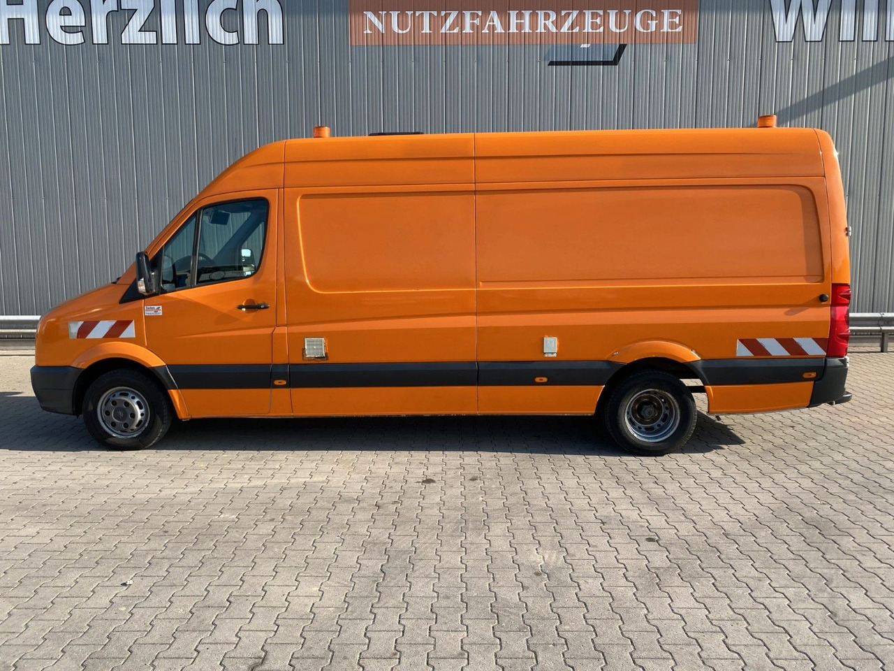 Volkswagen Crafter Kamerawagen |PC-Setup*Standklima*RFK*AHK - Passenger van: picture 2 Volkswagen Crafter Kamerawagen |PC-Setup*Standklima*RFK*AHK - Passenger van: picture 2