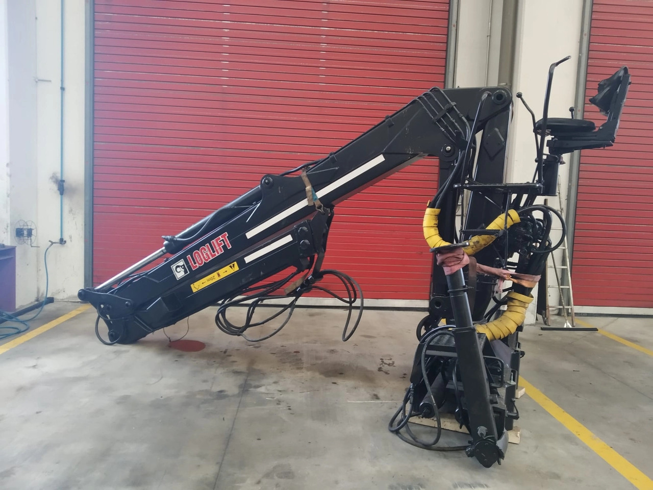 Grúa LOGLIFT 120S79R - Truck mounted crane for Truck: picture 2 Grúa LOGLIFT 120S79R - Truck mounted crane for Truck: picture 2