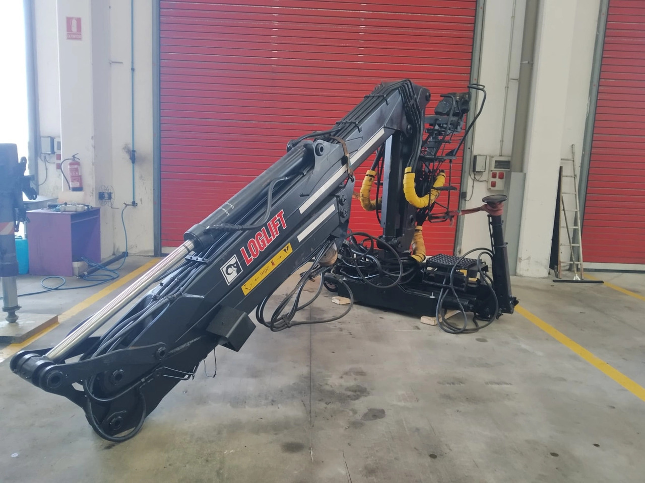 Grúa LOGLIFT 120S79R - Truck mounted crane for Truck: picture 3 Grúa LOGLIFT 120S79R - Truck mounted crane for Truck: picture 3