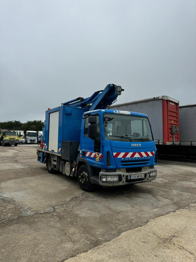 Iveco Eurocargo 100E19 - Truck mounted aerial platform: picture 3 Iveco Eurocargo 100E19 - Truck mounted aerial platform: picture 3