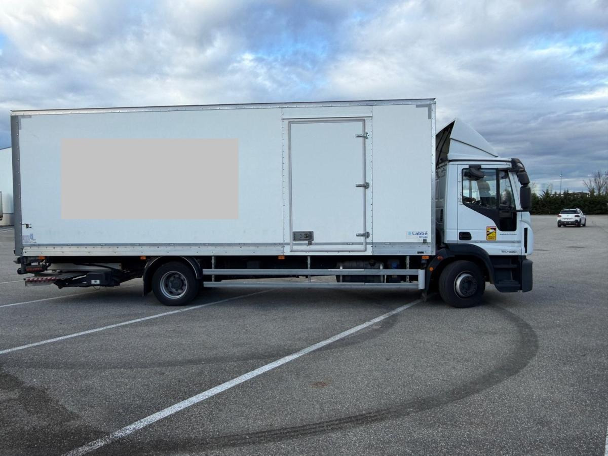 Iveco Eurocargo 120E22 - Box truck: picture 2 Iveco Eurocargo 120E22 - Box truck: picture 2