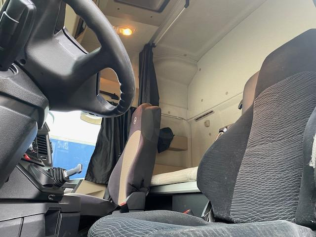 Mercedes Actros 1833 - Box truck: picture 5 Mercedes Actros 1833 - Box truck: picture 5