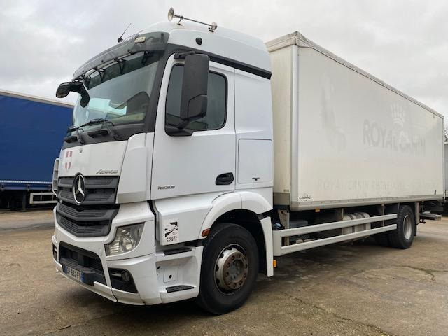 Mercedes Actros 1833 - Box truck: picture 2 Mercedes Actros 1833 - Box truck: picture 2