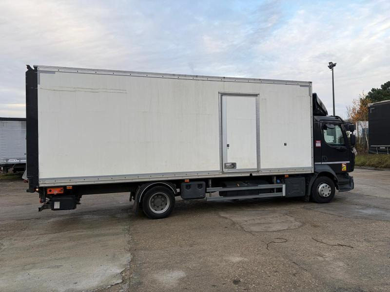 Renault D-Series 240.12 - Box truck: picture 4 Renault D-Series 240.12 - Box truck: picture 4