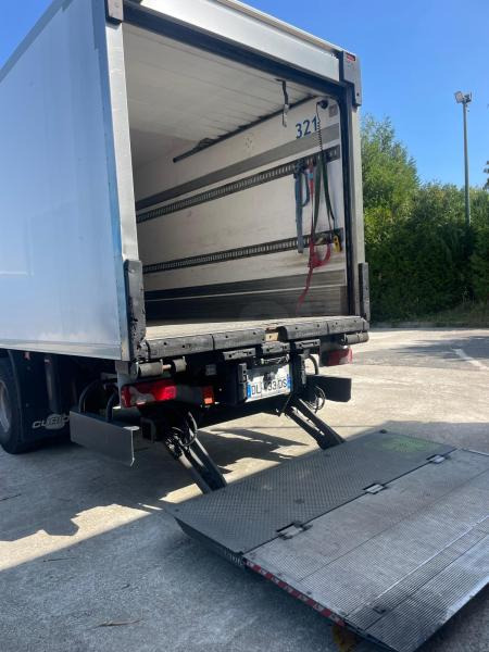 Scania R 320 - Refrigerator truck: picture 5 Scania R 320 - Refrigerator truck: picture 5