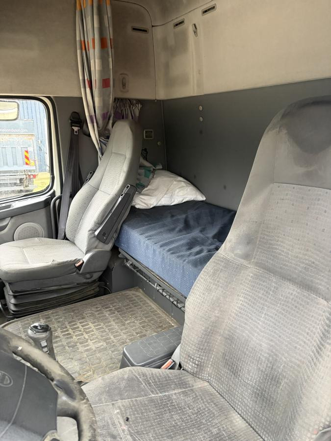 Volvo FH12 380 - Tractor unit: picture 3 Volvo FH12 380 - Tractor unit: picture 3