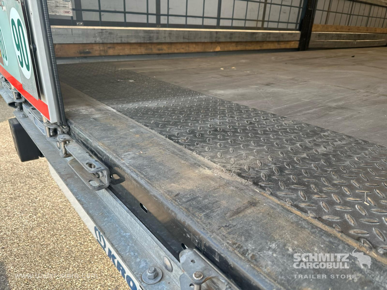 KRONE Curtainsider Standard - Curtainsider semi-trailer: picture 4 KRONE Curtainsider Standard - Curtainsider semi-trailer: picture 4