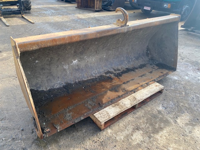 JCB 3 CX - Loader bucket: picture 2 JCB 3 CX - Loader bucket: picture 2