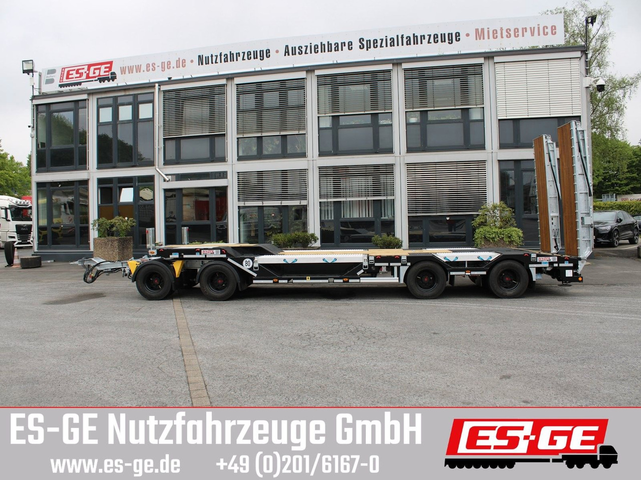 Schwarzmüller Tieflader mit gekröpftem Plateau - Low loader trailer: picture 3 Schwarzmüller Tieflader mit gekröpftem Plateau - Low loader trailer: picture 3