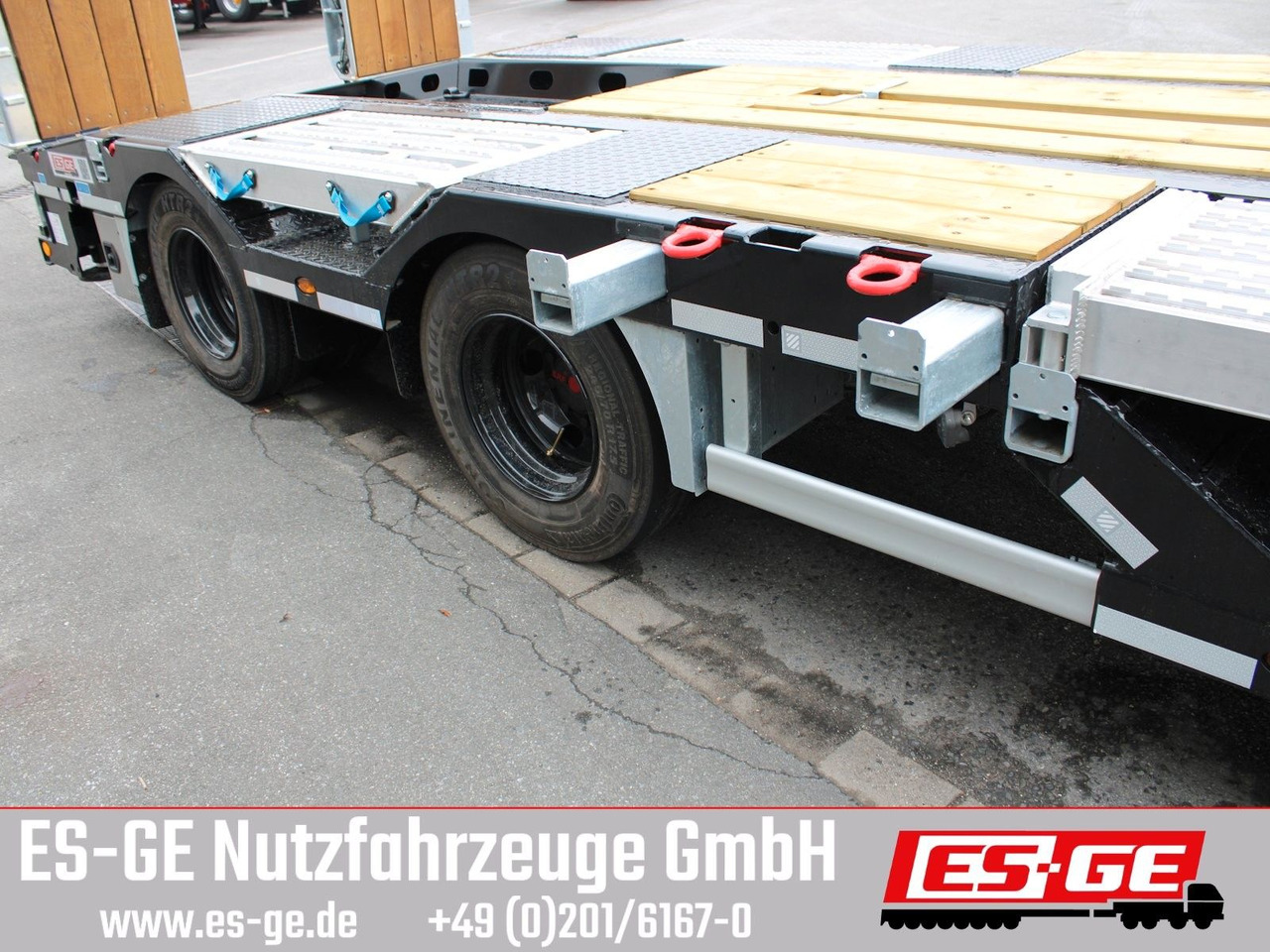 Schwarzmüller Tieflader mit gekröpftem Plateau - Low loader trailer: picture 4 Schwarzmüller Tieflader mit gekröpftem Plateau - Low loader trailer: picture 4
